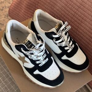 Vintage Havana Black and White Sneakers major 27